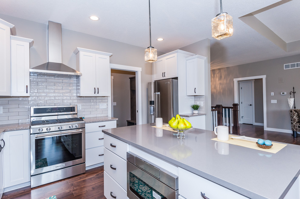 Woodstone Drive Farmhouse Farmhouse Kitchen Other by H & H