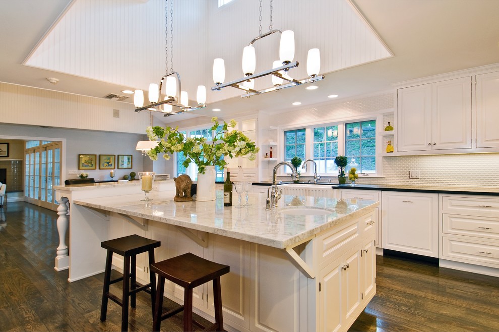 Design ideas for a classic kitchen in Los Angeles.