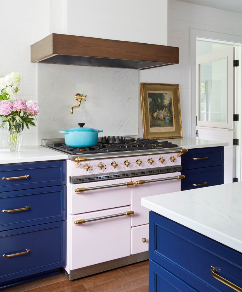 Kitchen - cottage kitchen idea in Other