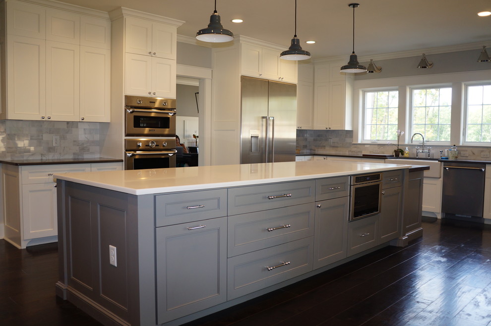 XL Kitchen Island in Gray Moderno Cocina Otras zonas de Taylor