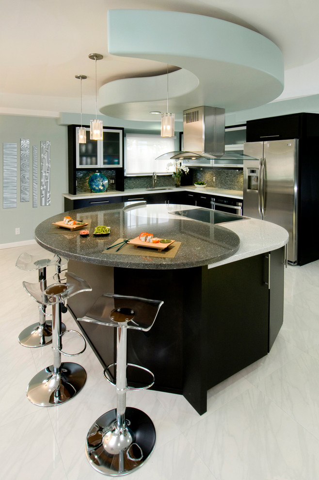 Immagine di una cucina contemporanea con ante lisce, ante in legno bruno e elettrodomestici in acciaio inossidabile