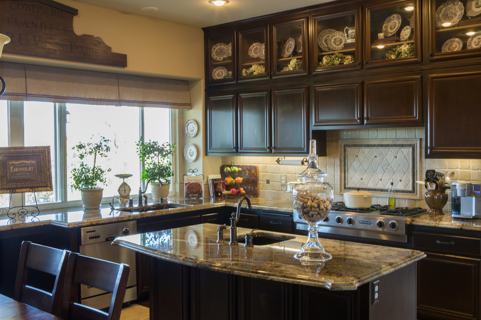 Yucaipa, Ca Traditional Kitchen Los Angeles by Serenité