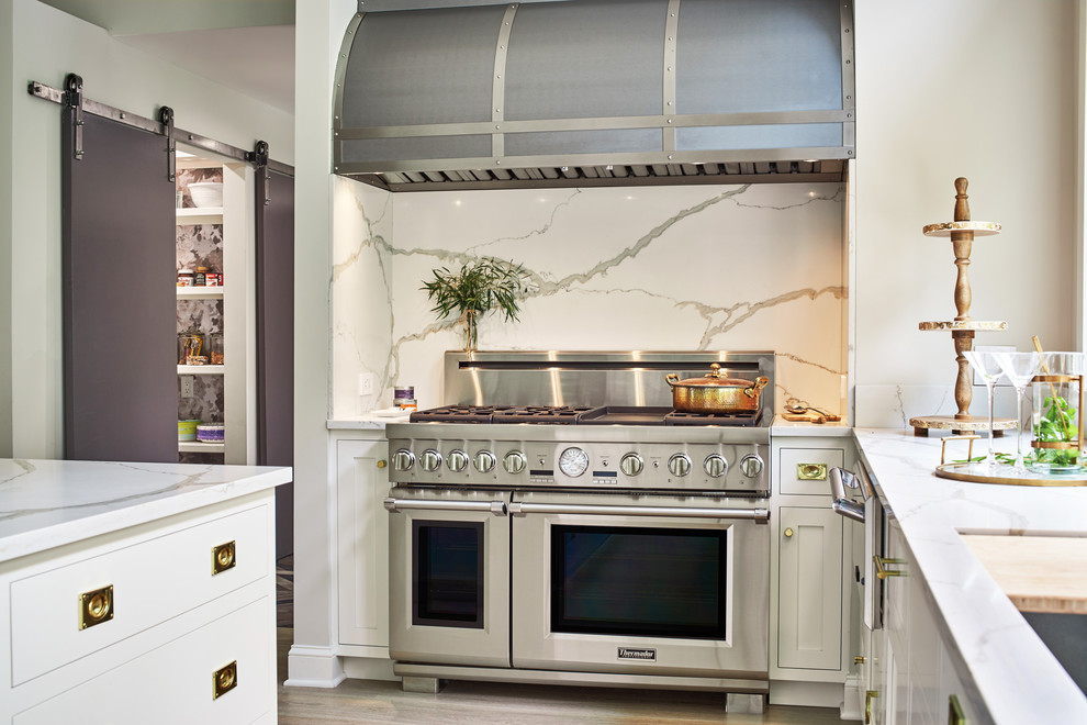 Kitchen - eclectic kitchen idea in New York
