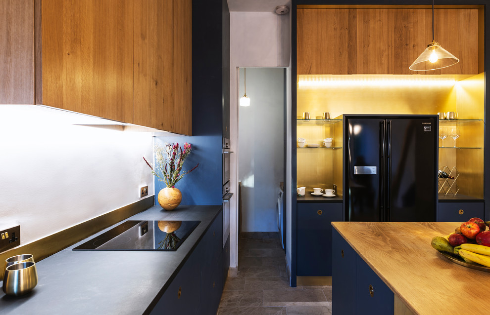 Inspiration for a modern kitchen in Manchester.