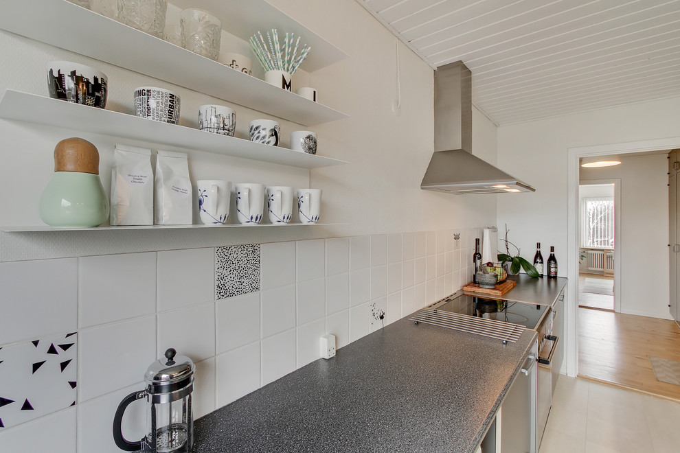 Inspiration for a modern kitchen in Aalborg.