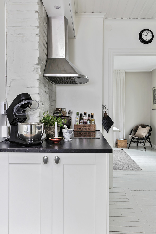 Inspiration for a traditional kitchen in Gothenburg.