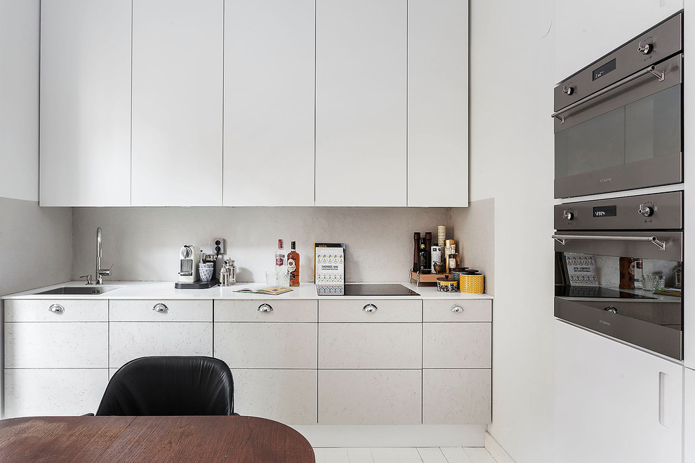 Источник вдохновения для домашнего уюта: прямая кухня среднего размера в скандинавском стиле с плоскими фасадами