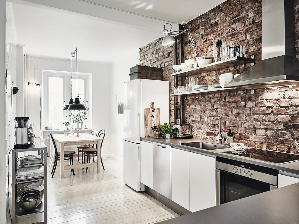 This is an example of a scandinavian kitchen in Gothenburg.