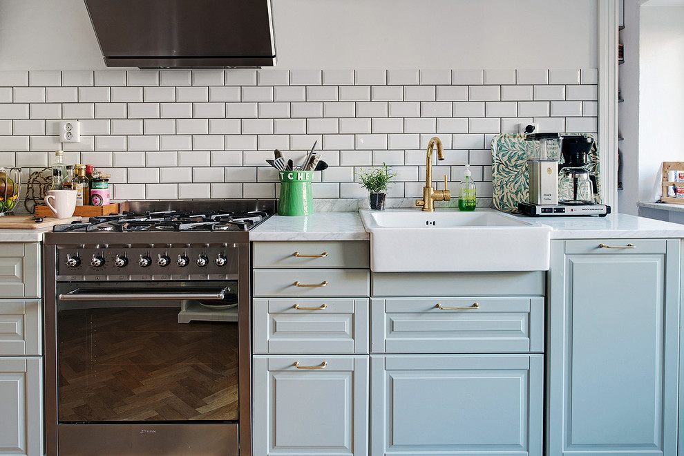 ヨーテボリにあるコンテンポラリースタイルのおしゃれなキッチンの写真
