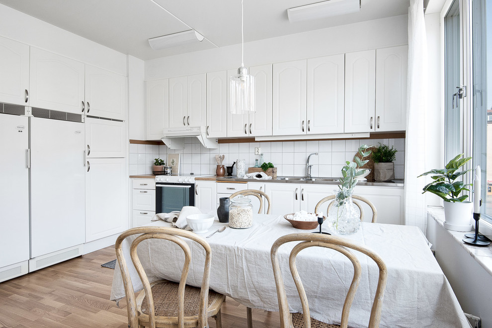 Inspiration for a scandinavian kitchen remodel in Stockholm