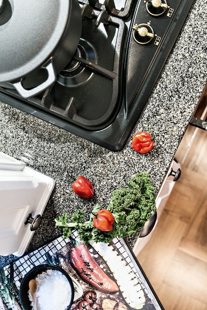 ヨーテボリにあるエクレクティックスタイルのおしゃれなキッチンの写真