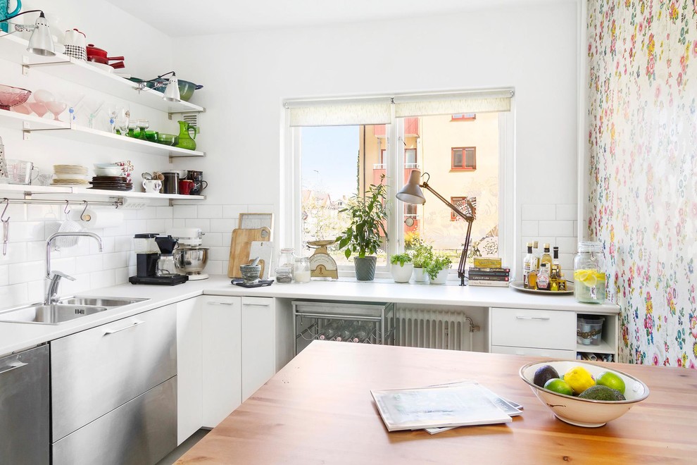 This is an example of a scandi kitchen in Orebro.