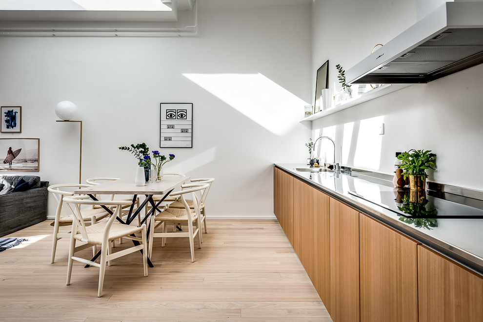 Inspiration for a contemporary kitchen remodel in Stockholm