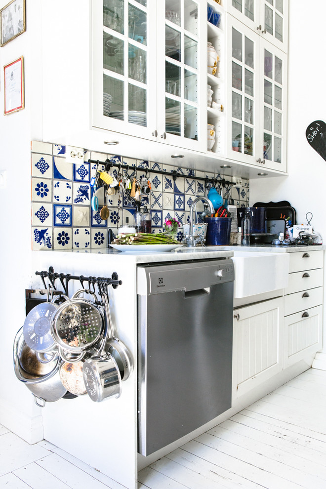 Inspiration for a cottage kitchen remodel in Stockholm