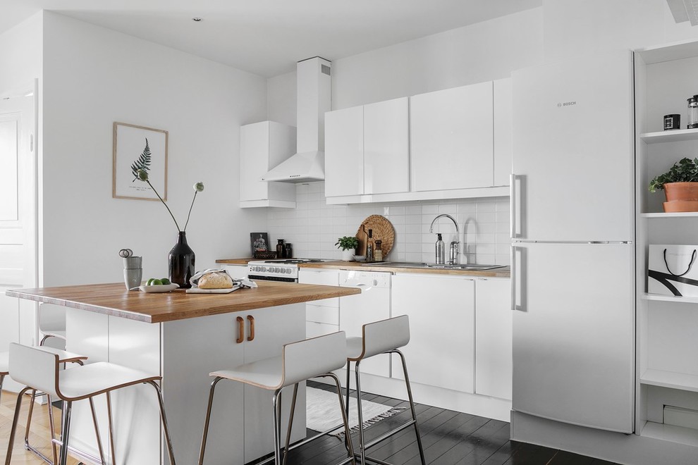 Example of a minimalist kitchen design in Stockholm