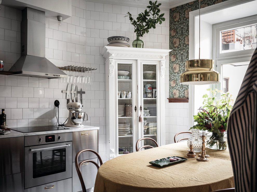 This is an example of a scandi kitchen in Gothenburg.