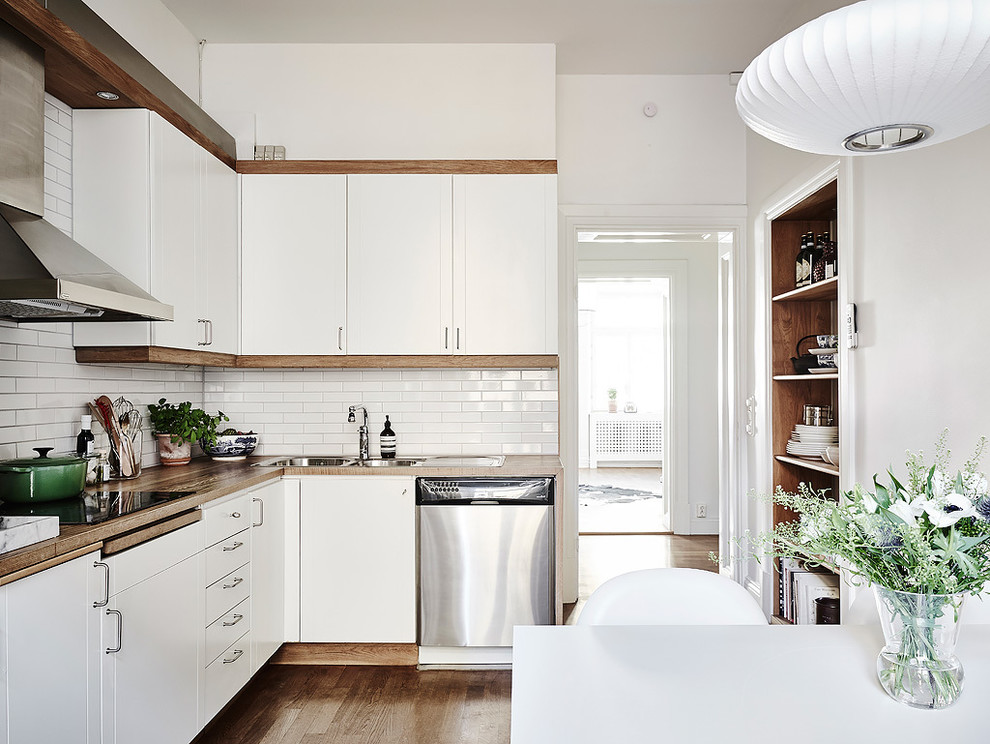 This is an example of a scandinavian kitchen in Gothenburg.