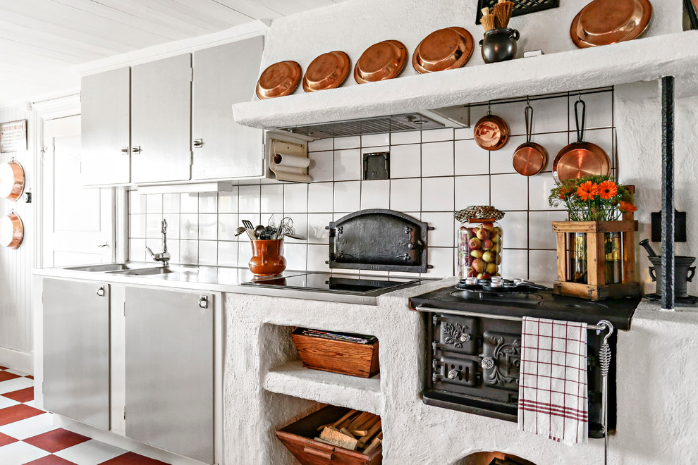 Ejemplo de cocina lineal nórdica grande