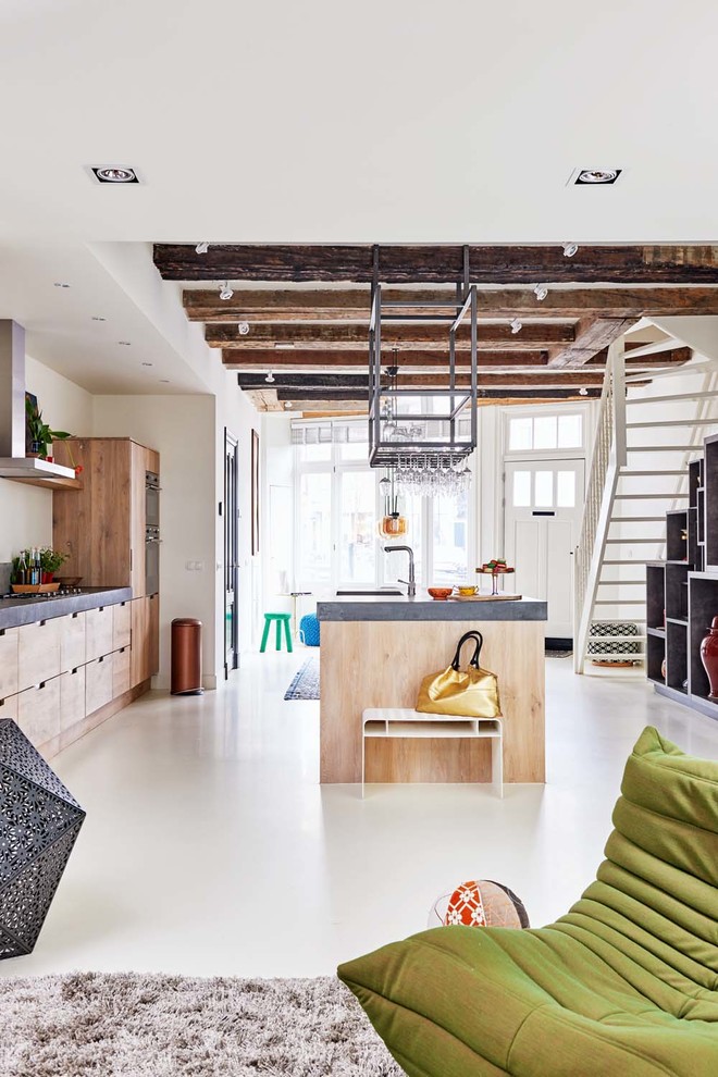 Идея дизайна: кухня среднего размера в стиле лофт с бетонным полом