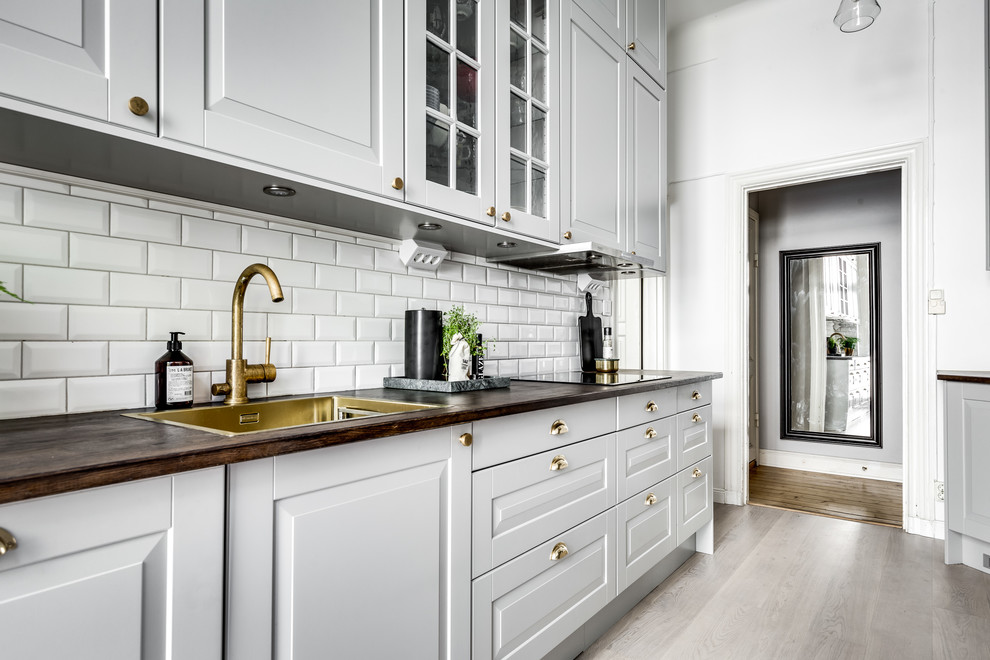 This is an example of a classic kitchen in Stockholm.
