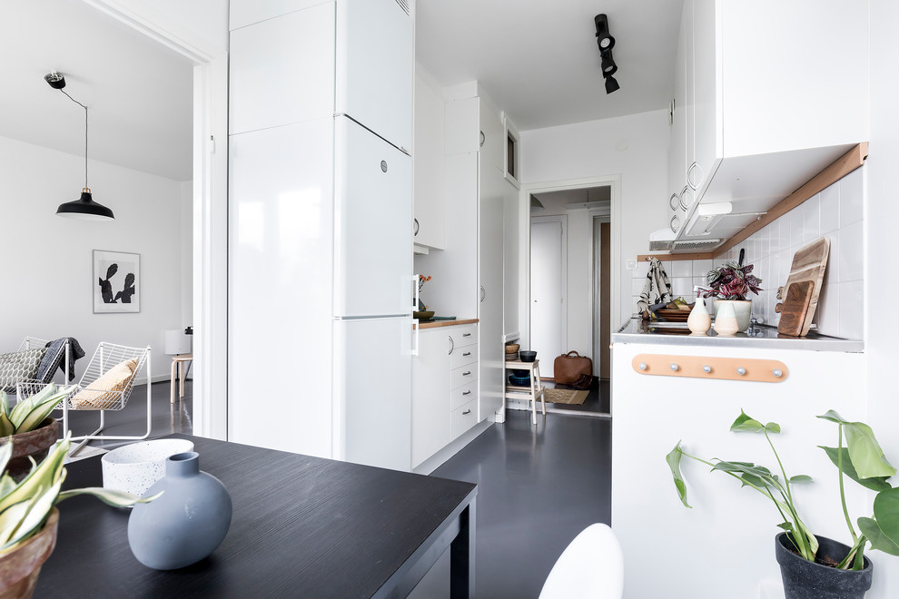 Idéer för att renovera ett skandinaviskt kök, med linoleumgolv