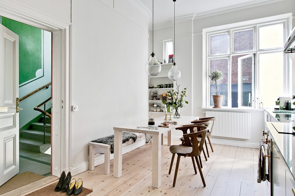 Foto di una cucina abitabile scandinava di medie dimensioni