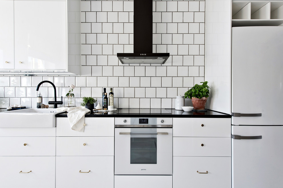 Foto på ett minimalistiskt kök