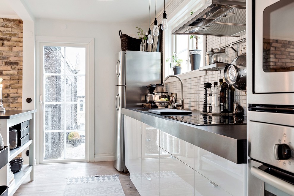 マルメにある北欧スタイルのおしゃれなキッチンの写真