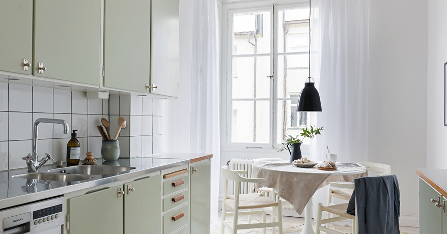 Источник вдохновения для домашнего уюта: большая кухня в скандинавском стиле