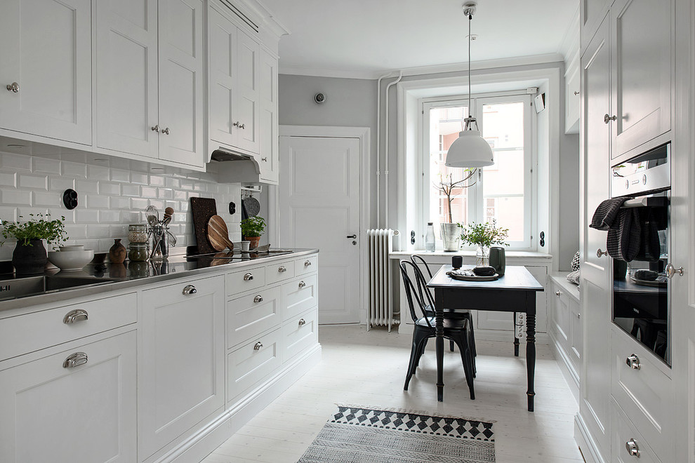 Example of an ornate kitchen design in Gothenburg