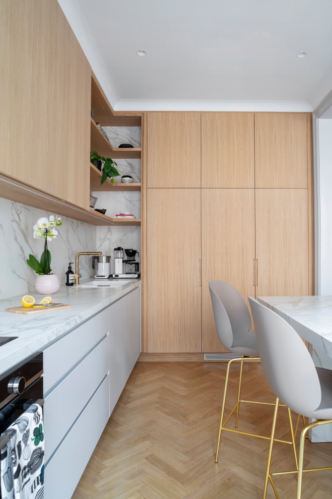 Inspiration för ett minimalistiskt linjärt kök med öppen planlösning