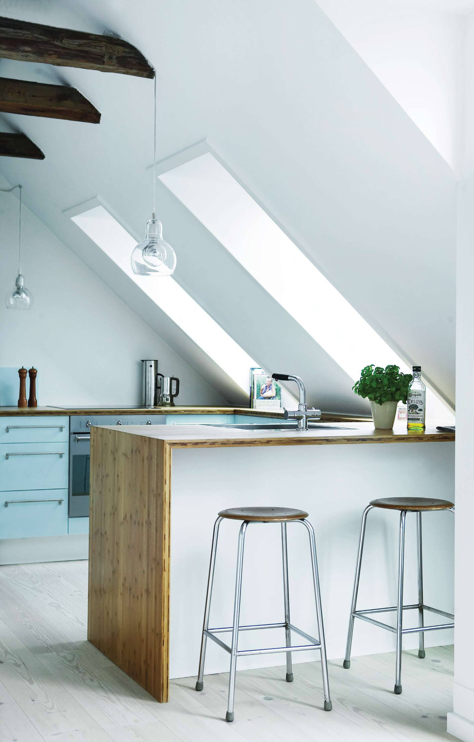 11 Einrichtungstipps für Küchen im Dachgeschoss – mit Ausblick!