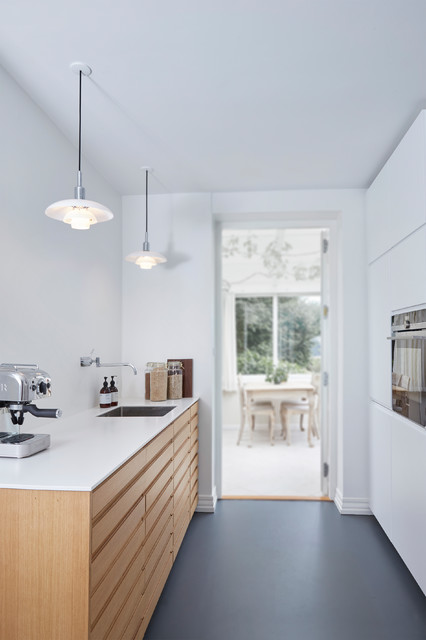 Christians nye snedkerkøkken er bygget på IKEAs billige køkkenskabe. -  Klassisk - Køkken - Aarhus - af Form Plus Køkken | Houzz