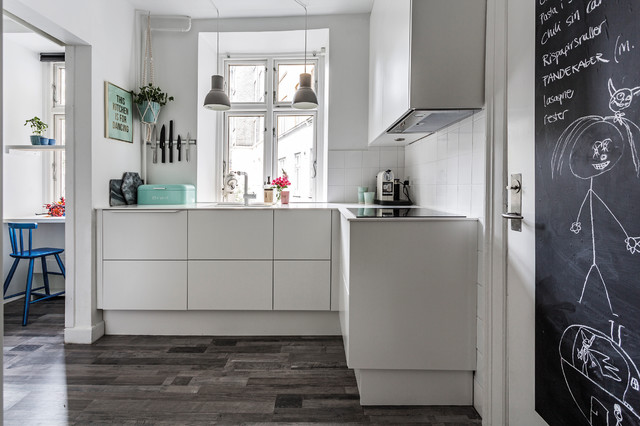 Hvidt køkken til lille lejlighed - Skandinavisk - Køkken - København - af  User | Houzz
