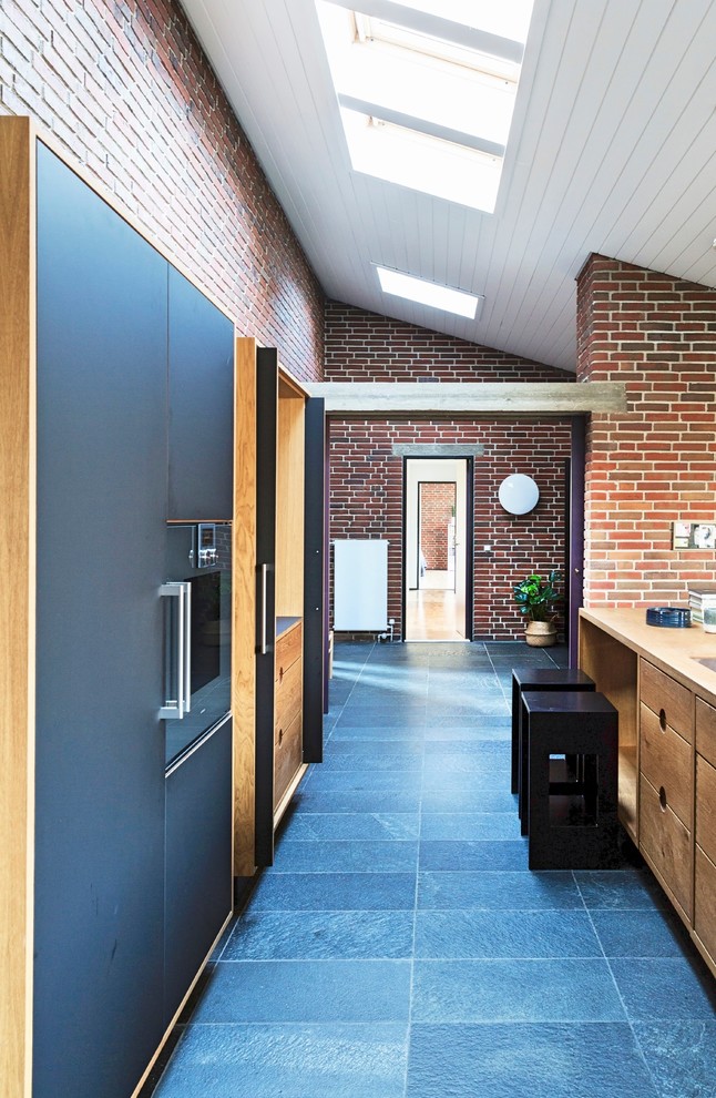 Inspiration for a large urban kitchen in Odense with laminate floors and blue floors.