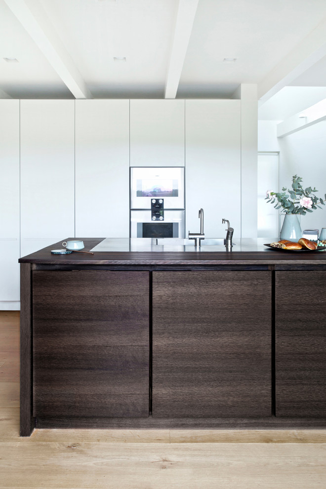 This is an example of a modern kitchen in Copenhagen.