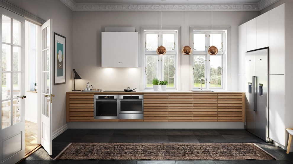 Bild på ett mellanstort funkis linjärt kök med öppen planlösning, med en nedsänkt diskho, luckor med profilerade fronter, skåp i mellenmörkt trä, rostfria vitvaror och klinkergolv i keramik