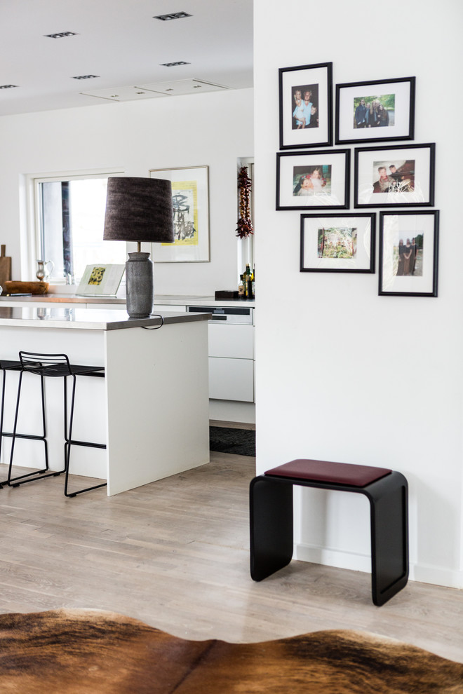 Minimalist kitchen photo in Copenhagen