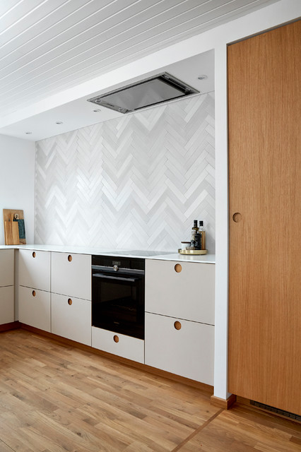 Pia opgraderede sit IKEA køkken (Og du kan gøre det samme). - Retro -  Cocina - Aarhus - de Form Plus Køkken | Houzz