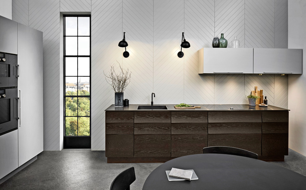Inspiration for a modern kitchen in Aalborg.