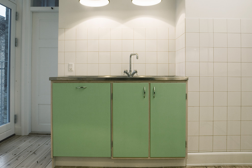 コペンハーゲンにあるミッドセンチュリースタイルのおしゃれなキッチンの写真