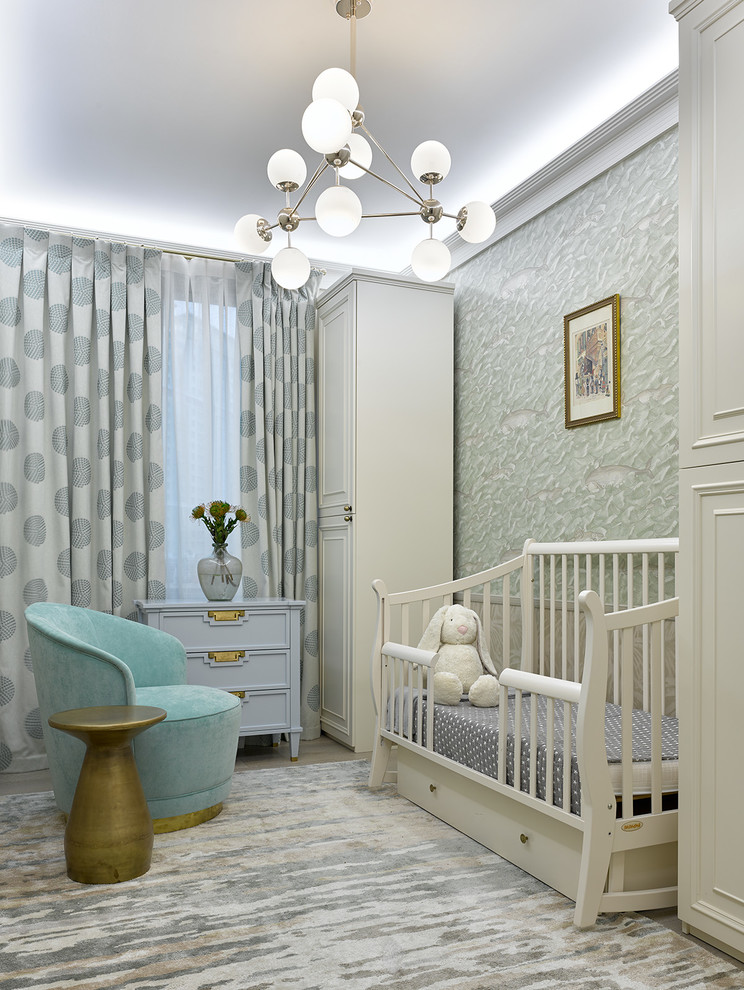 モスクワにあるトランジショナルスタイルのおしゃれな赤ちゃん部屋 (カーペット敷き、グレーの床) の写真