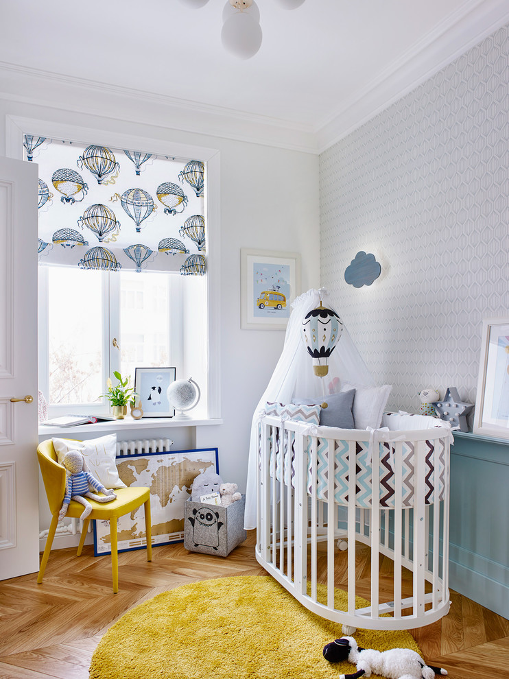На фото: комната для малыша в скандинавском стиле с