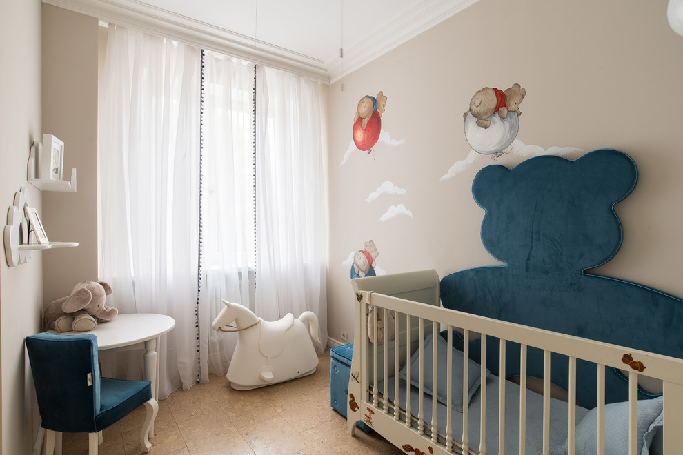 На фото: комната для малыша среднего размера в стиле неоклассика (современная классика) с бежевыми стенами, пробковым полом и бежевым полом для мальчика с