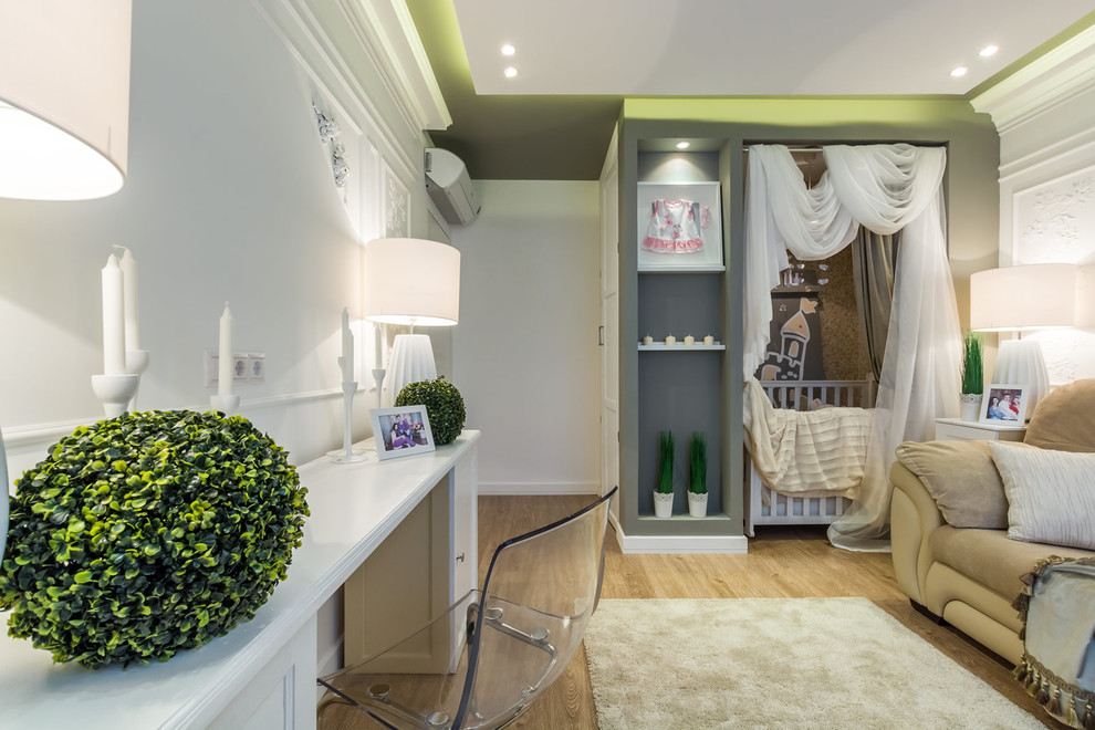Idee per una cameretta per neonati neutra minimal con pareti bianche