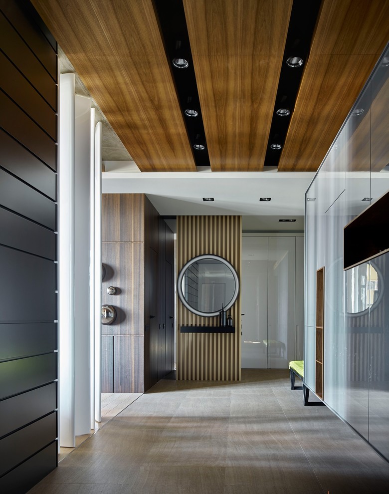 Источник вдохновения для домашнего уюта: коридор в современном стиле с разноцветными стенами