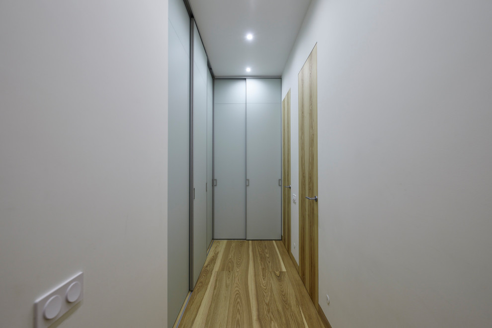 Идея дизайна: коридор среднего размера в скандинавском стиле