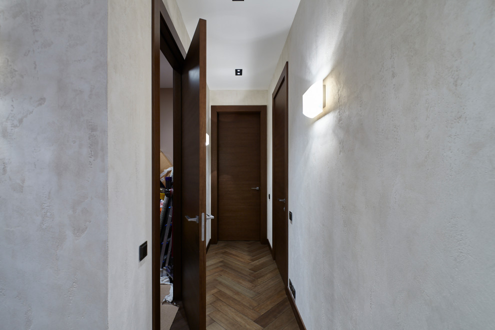 Пример оригинального дизайна: коридор среднего размера в современном стиле
