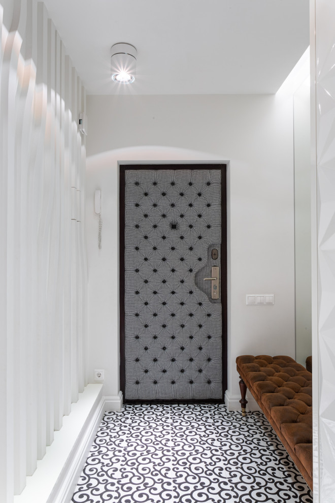 Foto di un ingresso o corridoio minimal di medie dimensioni con pareti bianche, pavimento in gres porcellanato, pavimento bianco, soffitto ribassato e pannellatura