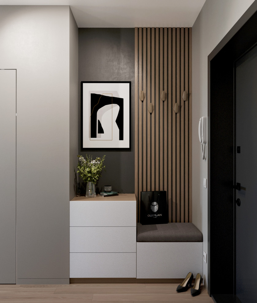 Идея дизайна: коридор среднего размера в современном стиле с серыми стенами, полом из ламината и бежевым полом